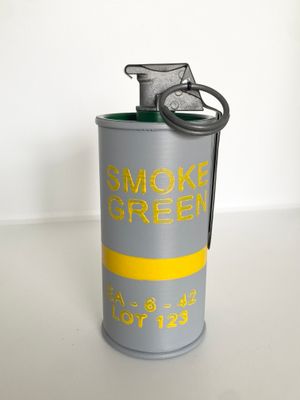 US WW2 M18 Green Smoke Grenade Reproduction With Metal Spoon &amp; Rin
