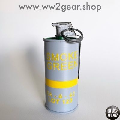 US WW2 M16 / M18 Green Smoke Grenade Reproduction with Metal Spoon &amp; Ring