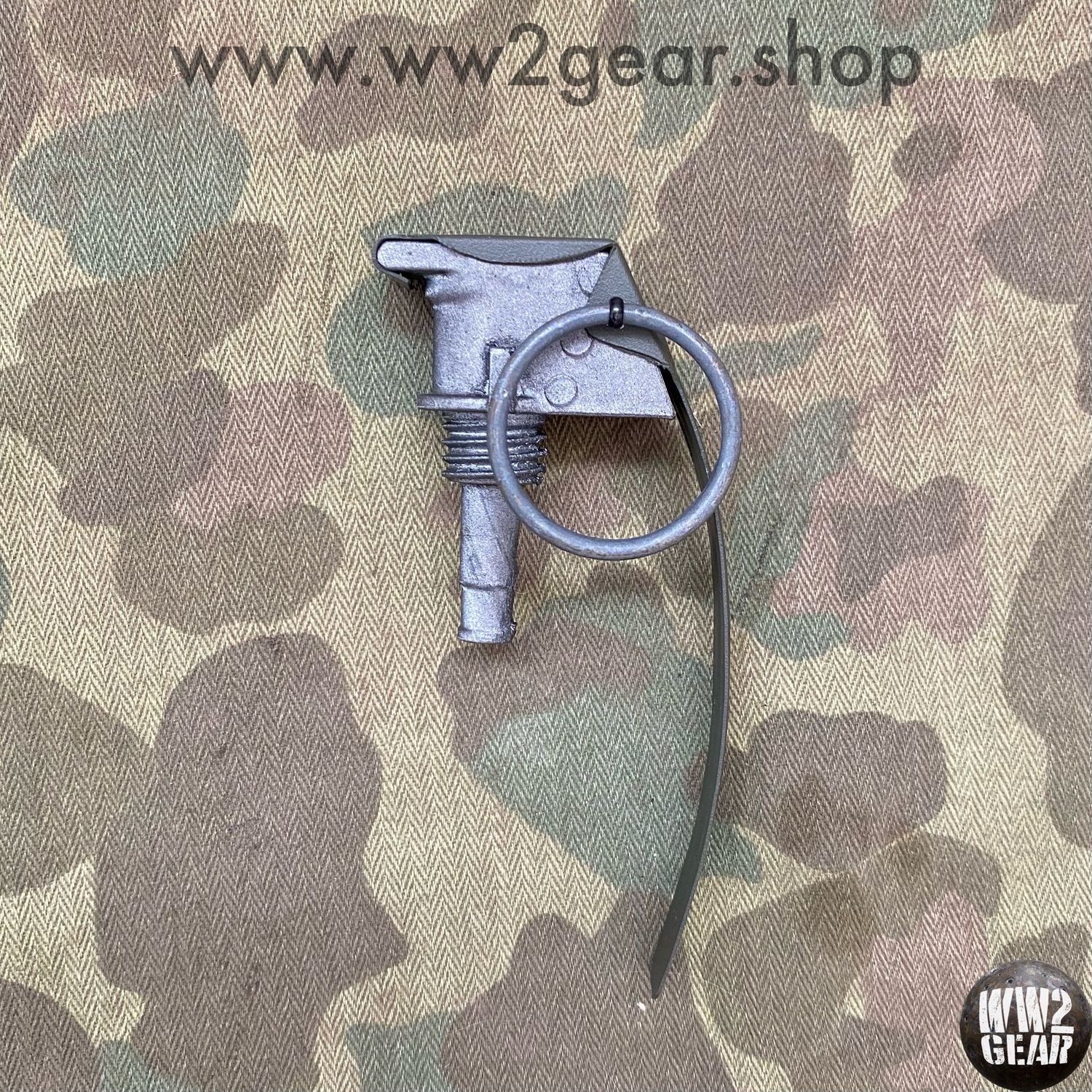 US WW2 MKII Pineapple Frag Grenade Fuse Set With Metal Spoon &amp; Ring (Reproduction)