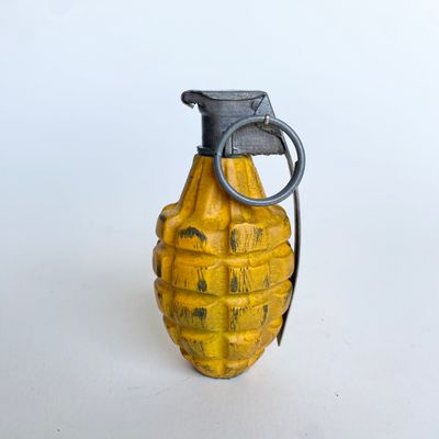 US WW2 MKII Yellow Frag Grenade Reproduction With Metal Spoon &amp; Ring (Aged Aspect)