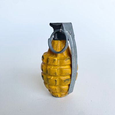 US WW2 MKII Yellow Frag Grenade Reproduction With Metal Spoon &amp; Ring (Aged Aspect)