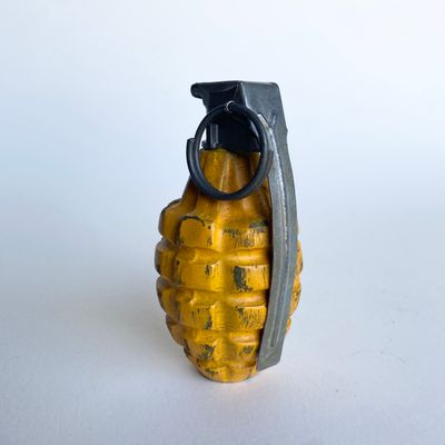 US WW2 MKII Yellow Frag Grenade Reproduction With Metal Spoon &amp; Ring (Aged Aspect)