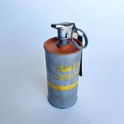 US WW2 M16 / M18 Orange Smoke Grenade Reproduction with Metal Spoon &amp; Ring (Aged Aspect)