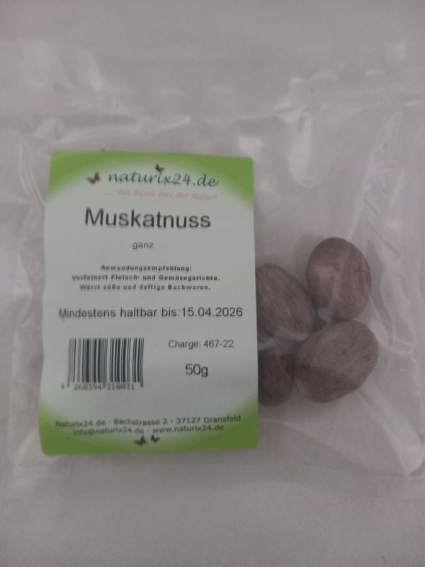 Muskatnüsse ganz 160 Stück (1 kg) Muskatnüsse ganz 160 Stück (1 kg)