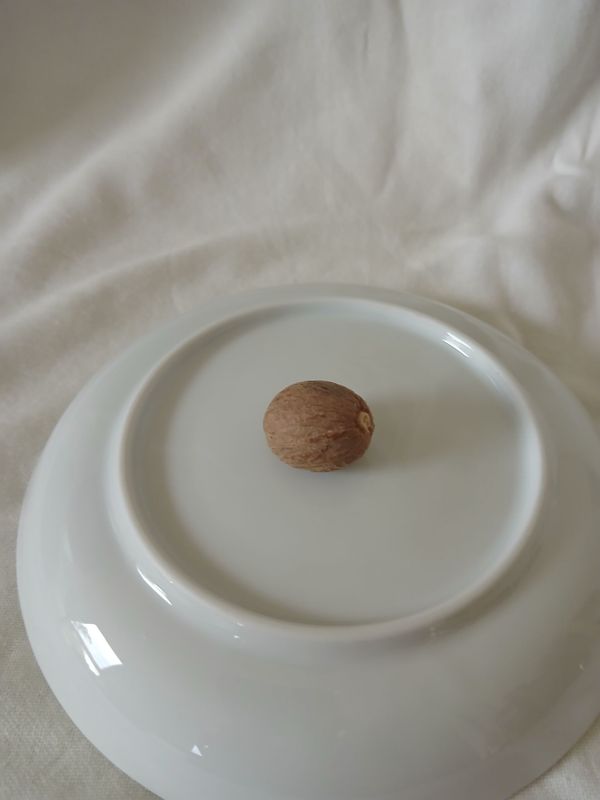 Muskatnüsse ganz 1 Stück (ca. 16 gr) Muskatnüsse ganz 1 Stück (ca. 16 gr)