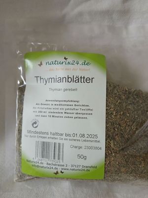 Thymianblätter gerebelt und geschnitten