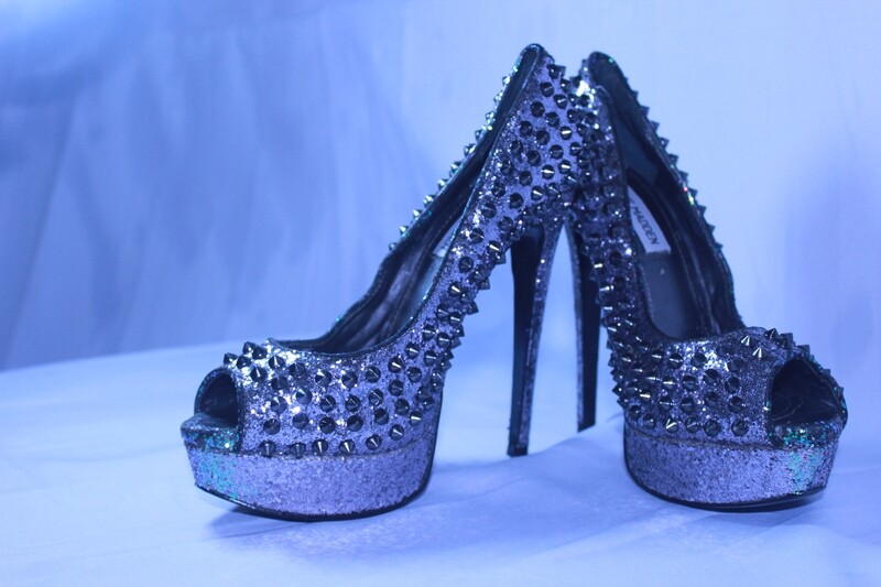 Spike heel pumps