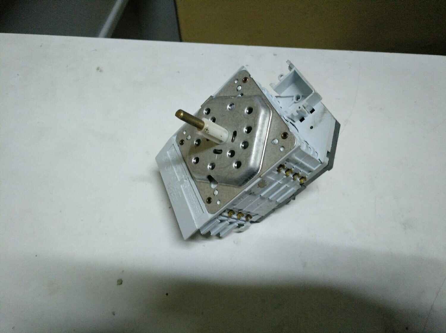 Programador Lavadora Balay
067067  067068  EC 4042.01 b