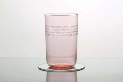 Glāze. Rozā stikls. VERBA.