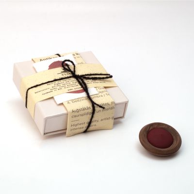 Zemes pigmenta krāsa keramikas trauciņā - Sarkans dzelzs okeris.