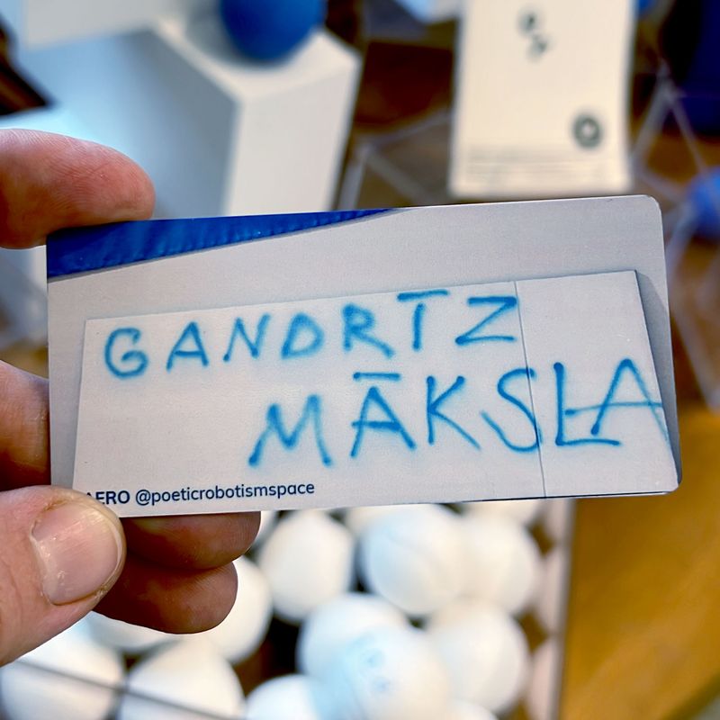 Poētiskais Robotisms, AERO / Gandrīz māksla