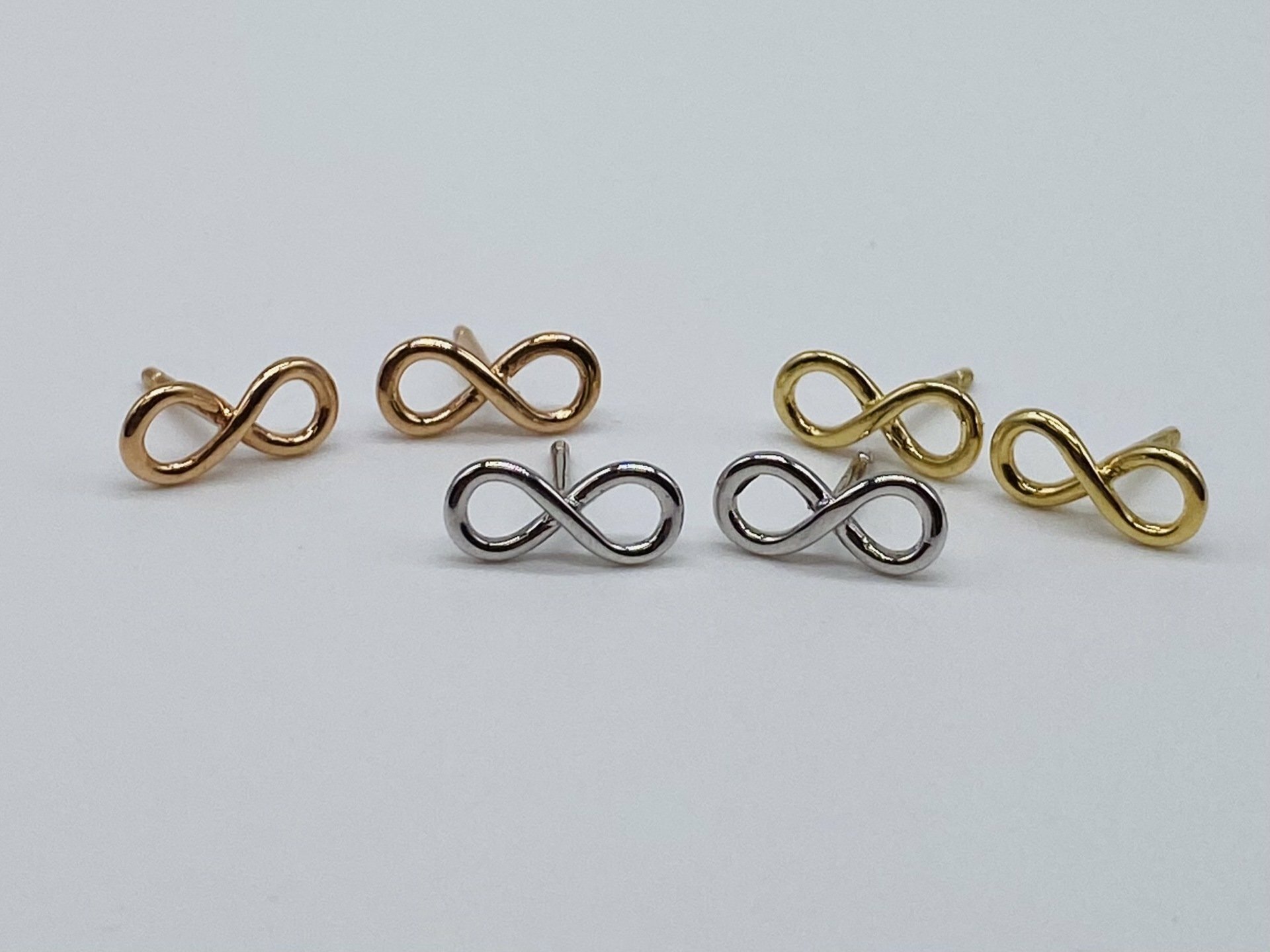 Orecchini Infinito in oro 750/000 (18ct)