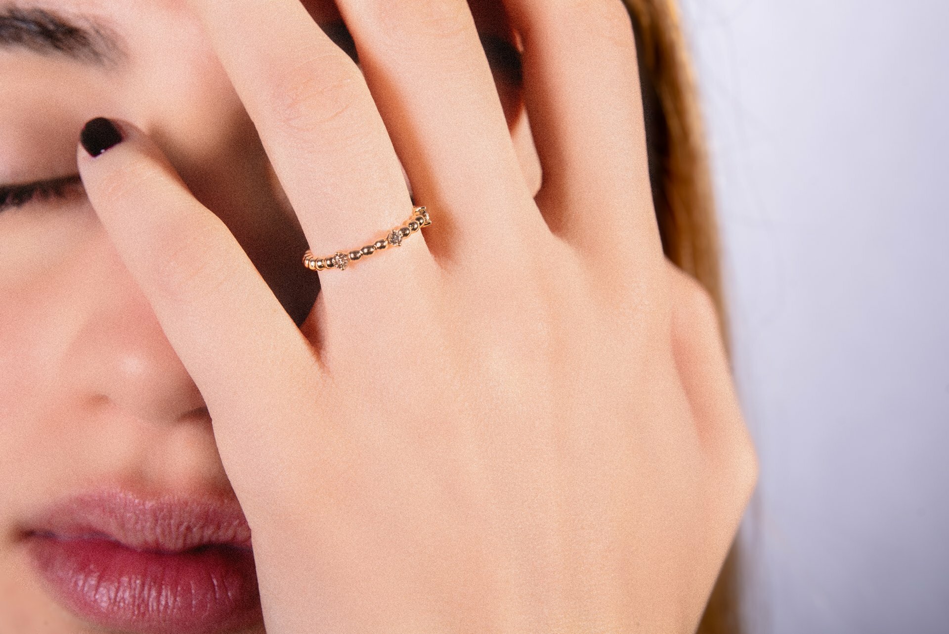 Anello Sfere in Oro 750/000 (18ct) con tre Diamanti Brown