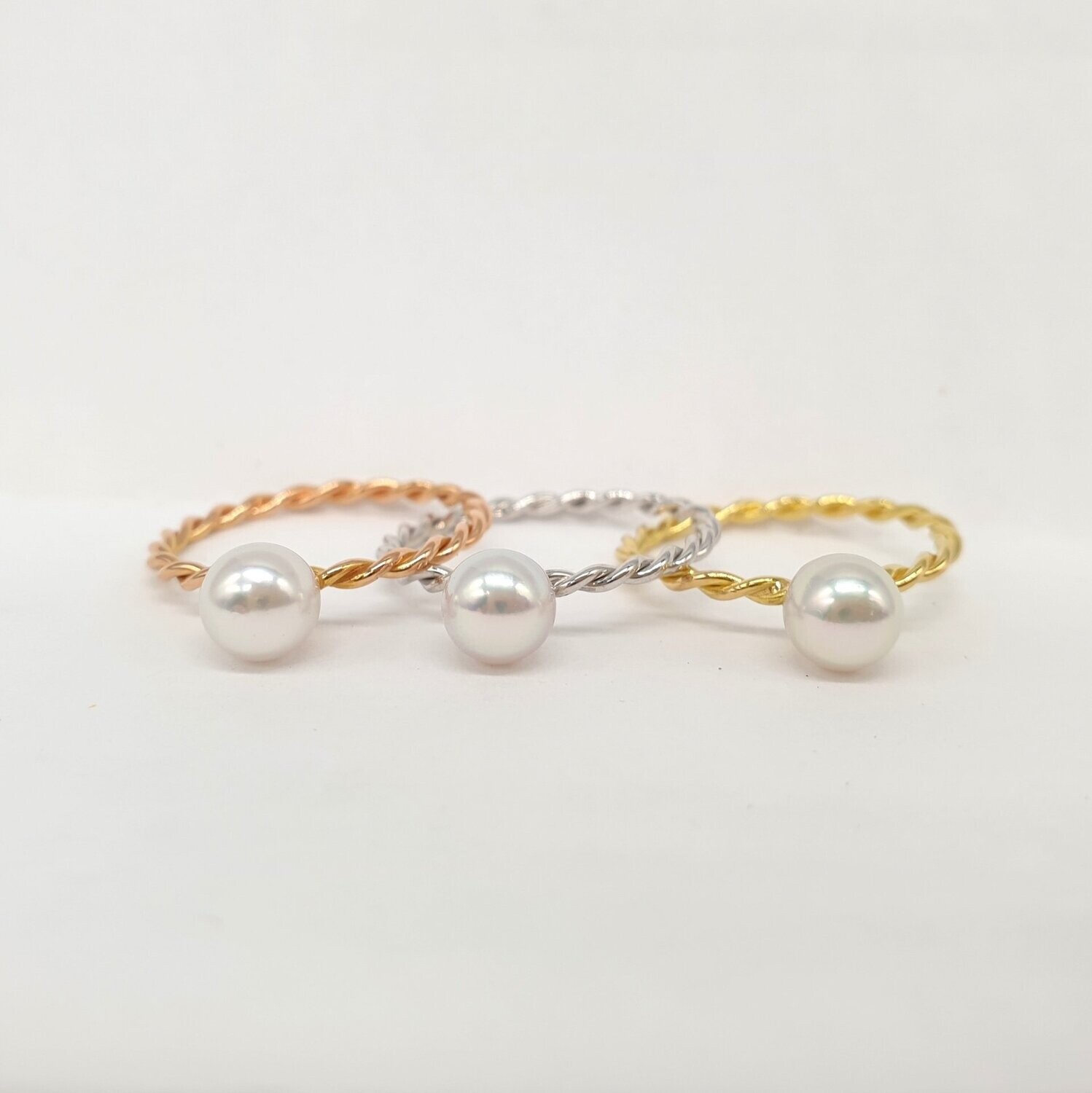 Anello ES.ile in oro 750/000 (18ct) con perla coltivata giapponese