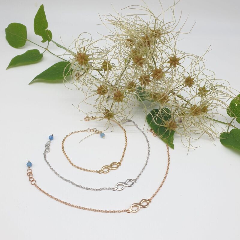 750/000 gold Infinity bracelet