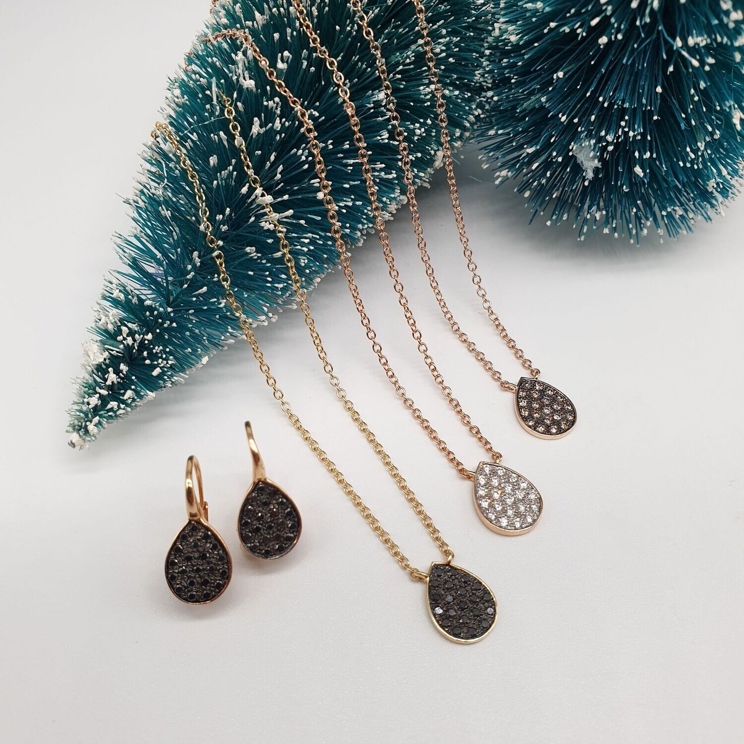 Girocollo Goccia in oro 750/000 (18ct) con Diamanti Black o Brown