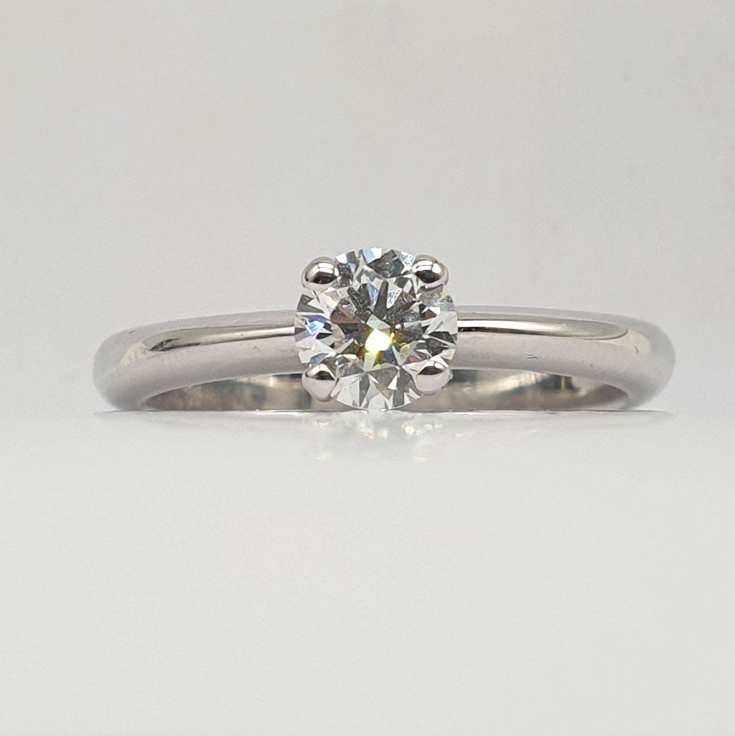 Anello solitario in oro bianco  diamante naturale ct. 0,52