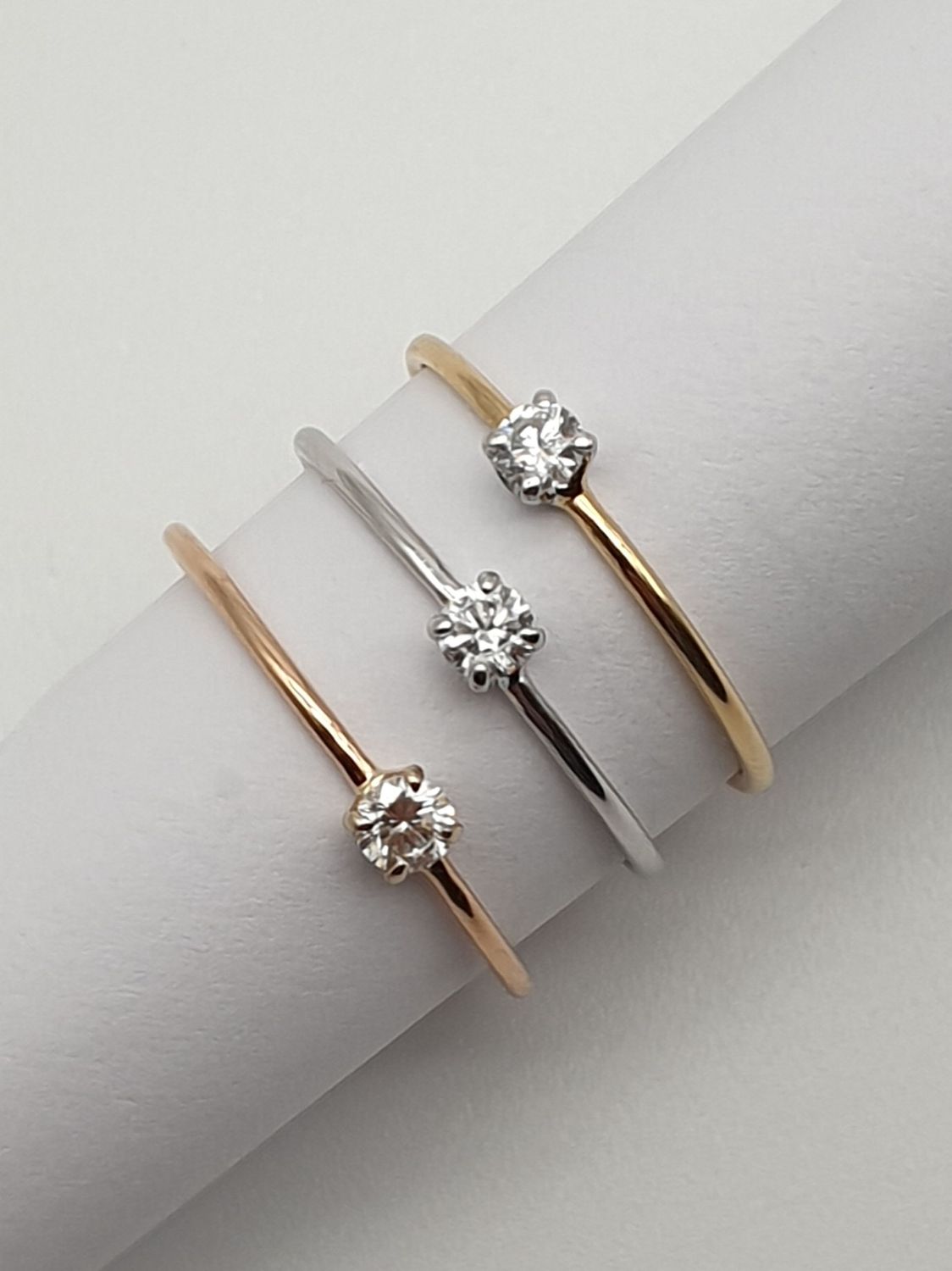 Anello Solitario Mini in Oro 750/000 (18ct)  con diamante naturale