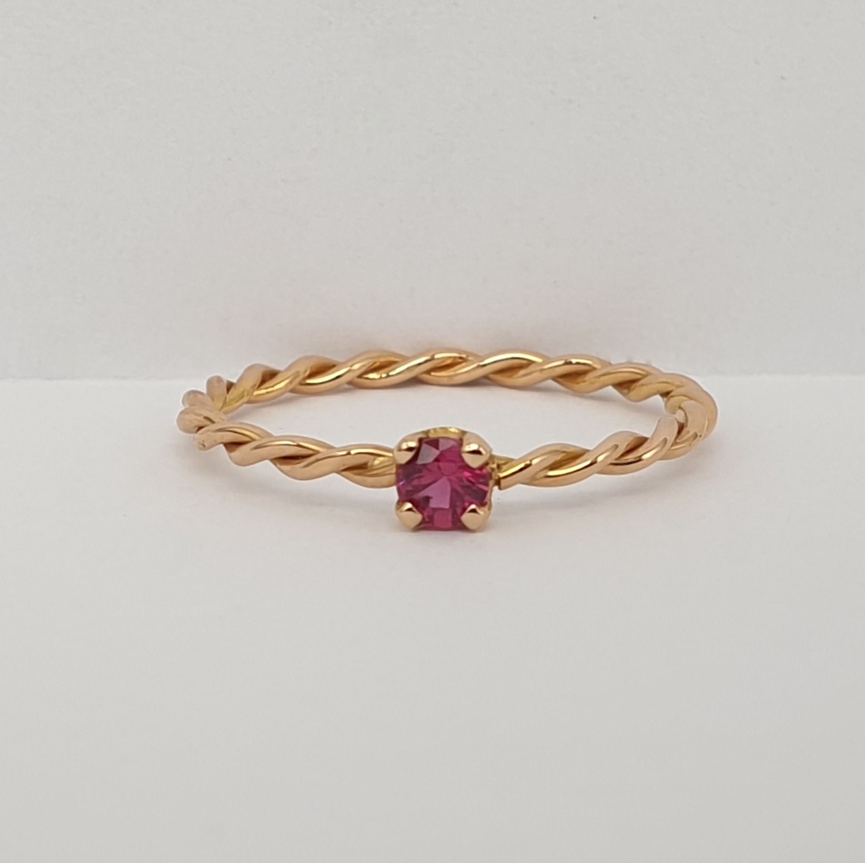 ES.ile in oro 750/000  (18ct) con Rubino