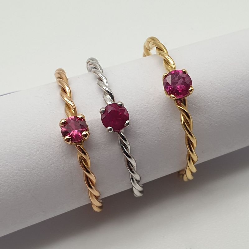ES.ile in oro 750/000  (18ct) con Rubino