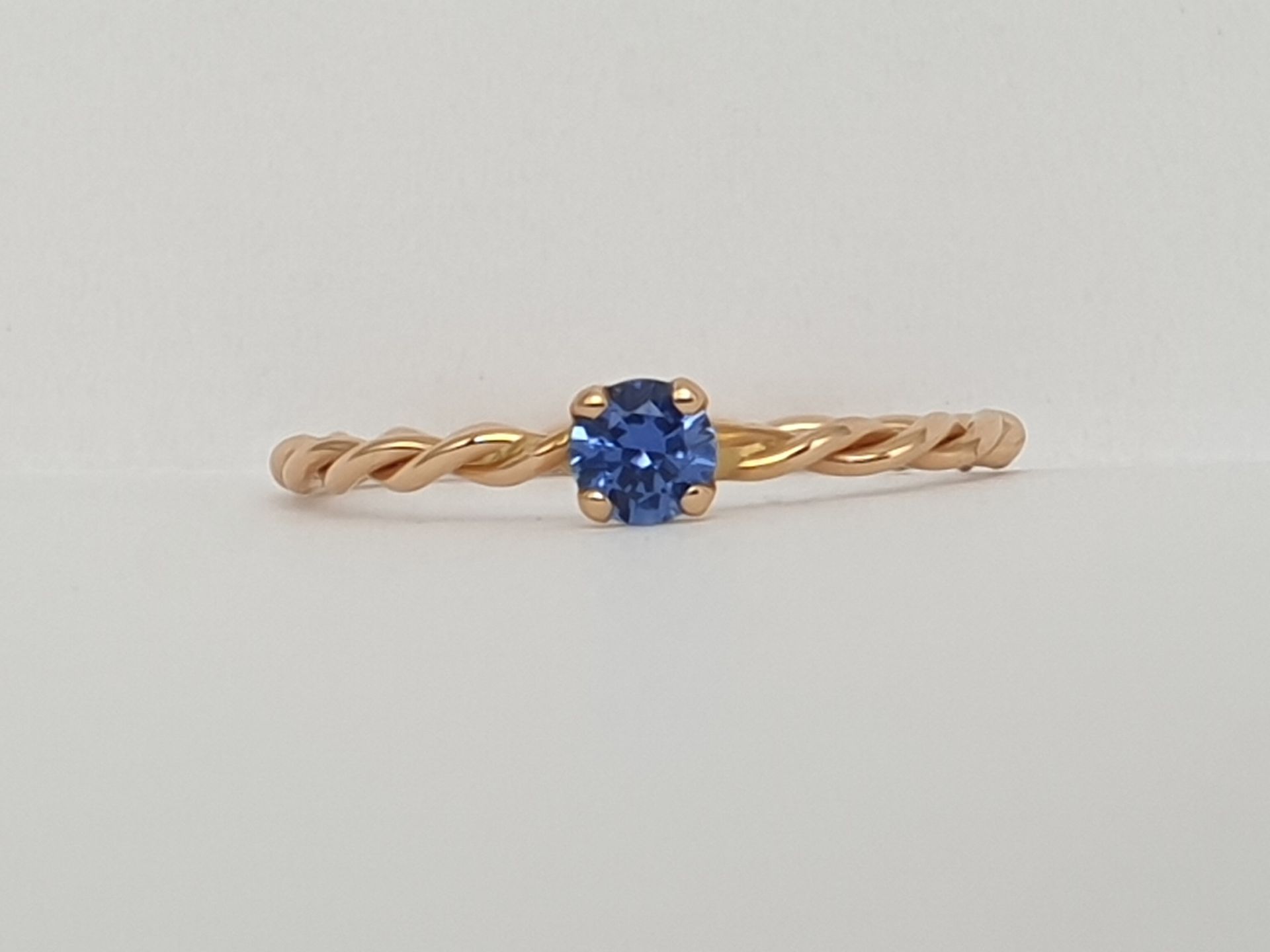 ES.ile in oro 750/000 con Zaffiro naturale