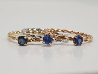 ES.ile in oro 750/000 con Zaffiro naturale