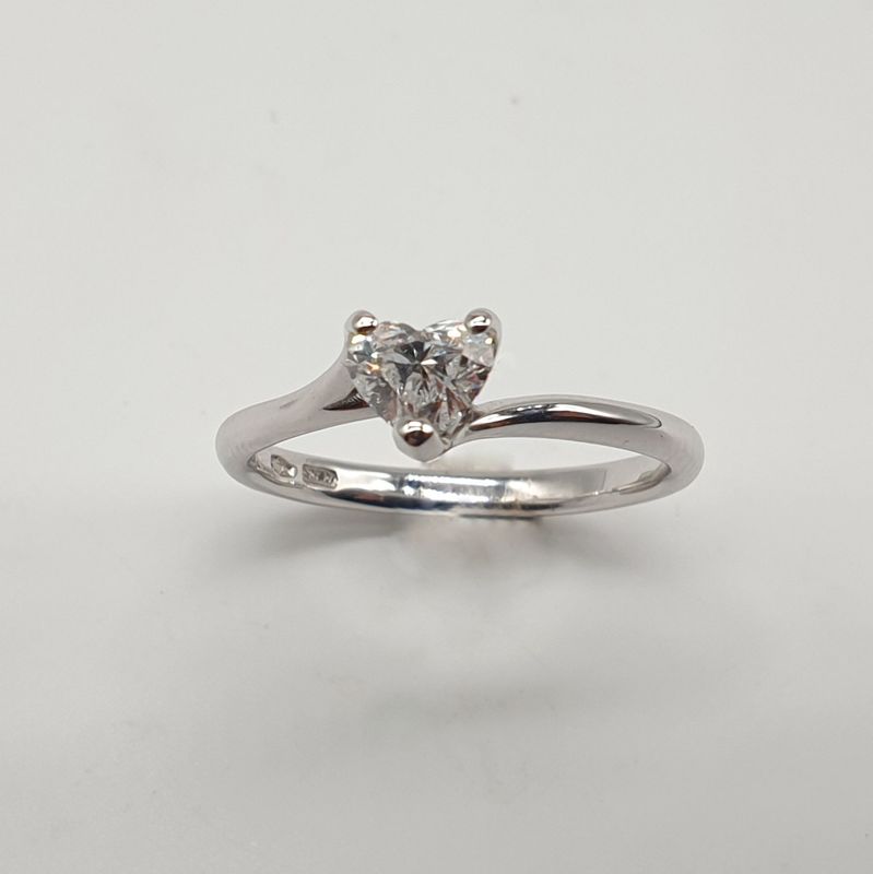 Solitario in oro bianco  Diamante Cuore  naturale  ct. 0,50
