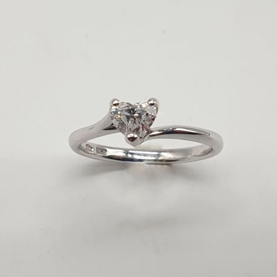Solitario in oro bianco  Diamante Cuore  naturale  ct. 0,50