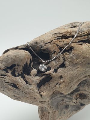 Girocollo punto luce con Diamante taglio brillante