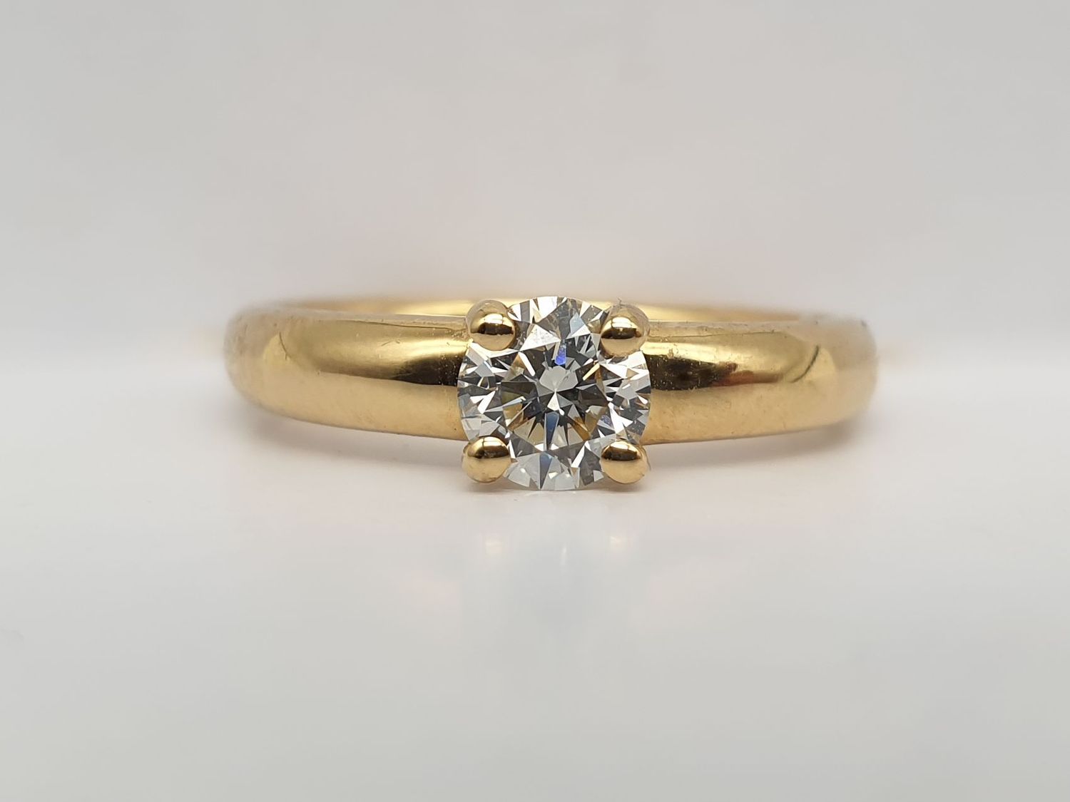 Solitario in oro Giallo  Diamante taglio Smeraldo  ct. 0,57