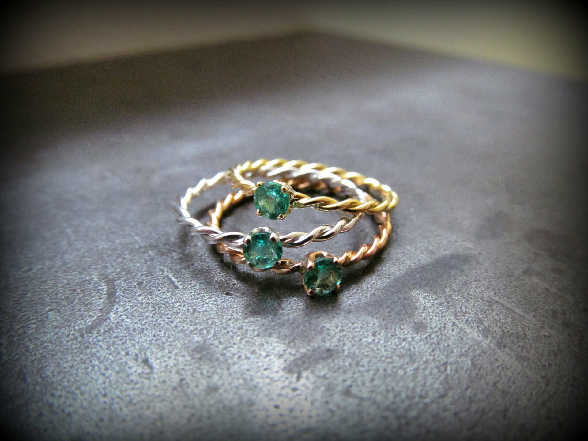 ES.ile in oro 750/000 (18ct) con smeraldo naturale