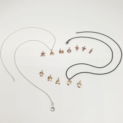 Girocollo Argento Iniziale in oro 750/000(18ct) Girocollo Argento Iniziale in oro 750/000(18ct)