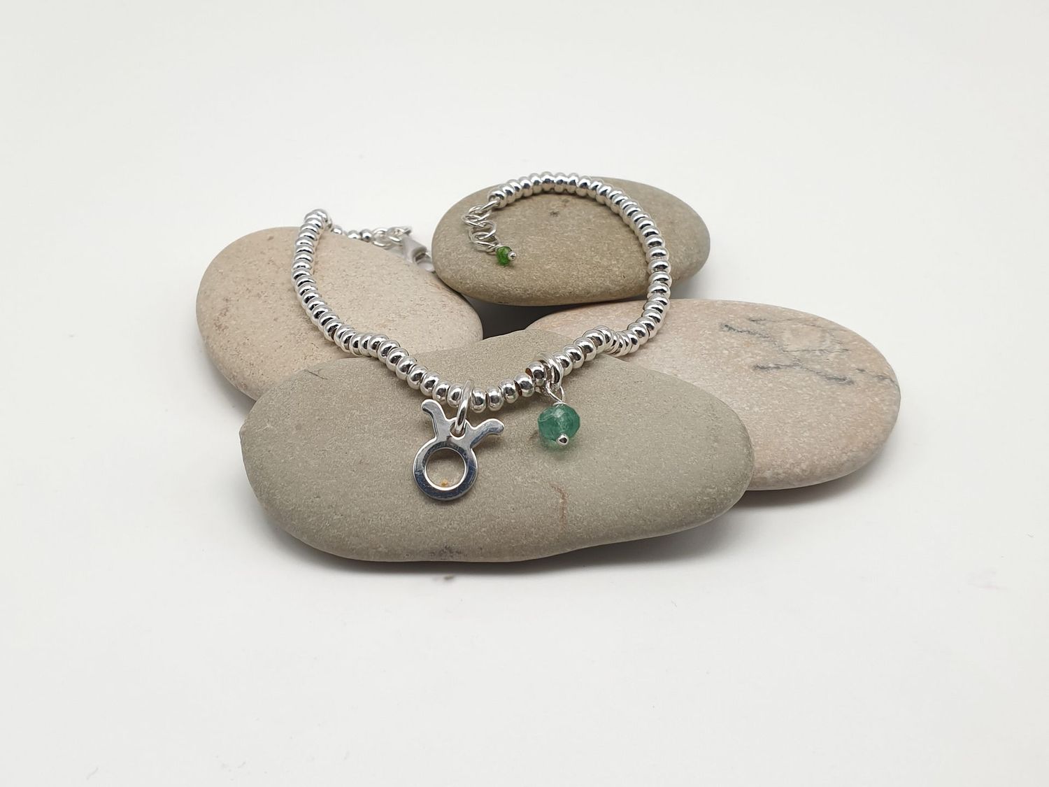 TORO-smeraldo, Bracciale con simbolo e gemma