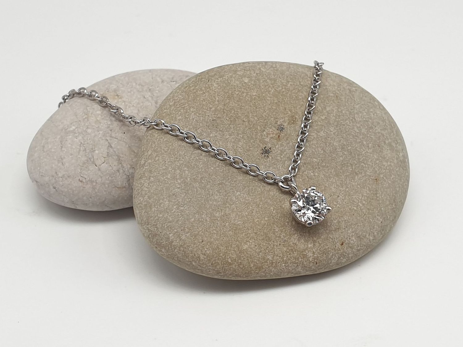 Girocollo punto luce con Diamante Naturale ct 0.40