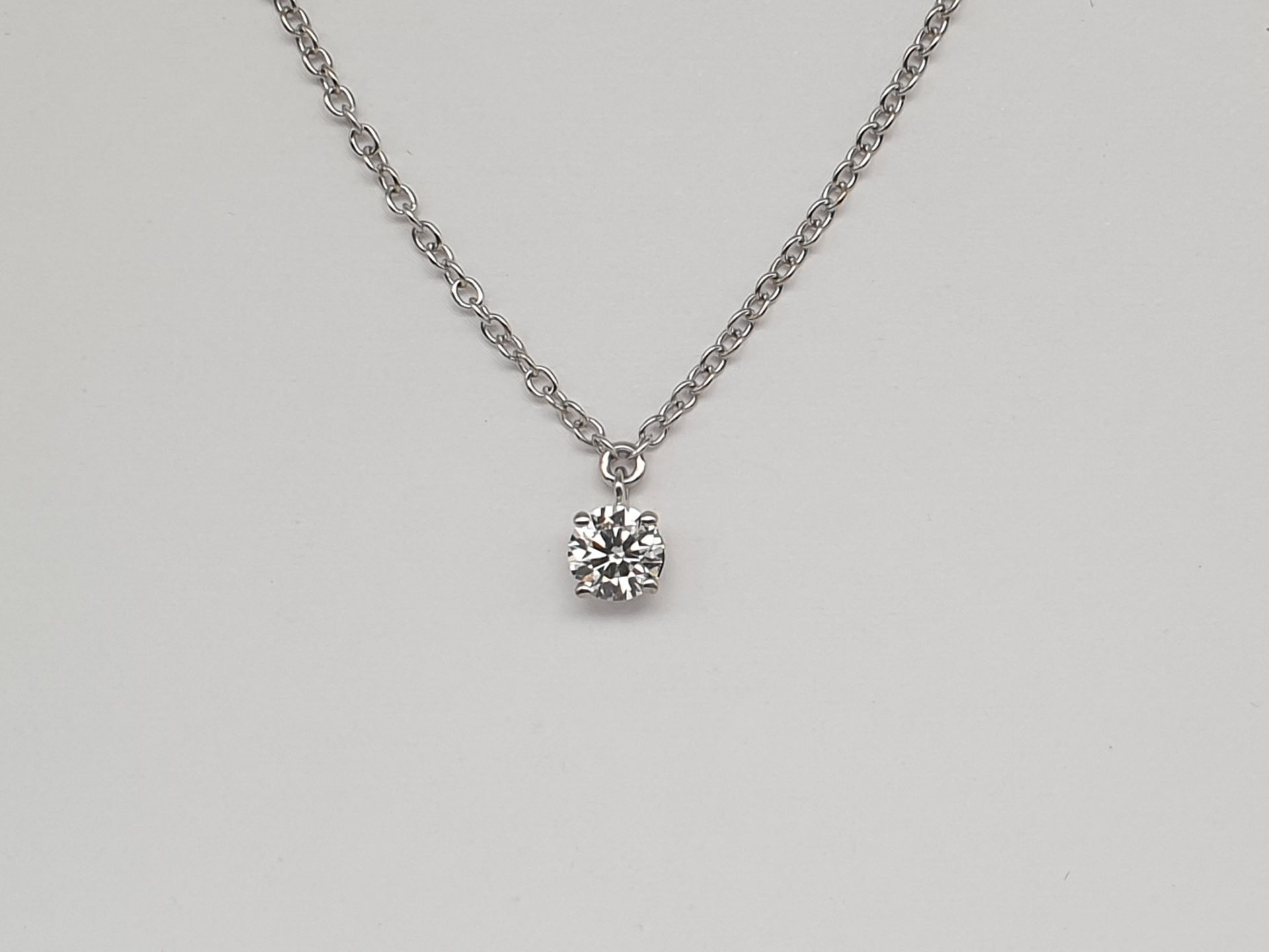 Girocollo punto luce con Diamante Naturale ct 0.40