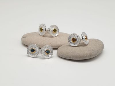 Orecchini Lobo Tondino in Argento 925/000 satinato con pietre naturali Orecchini Lobo Tondino in Argento 925/000 satinato con pietre naturali