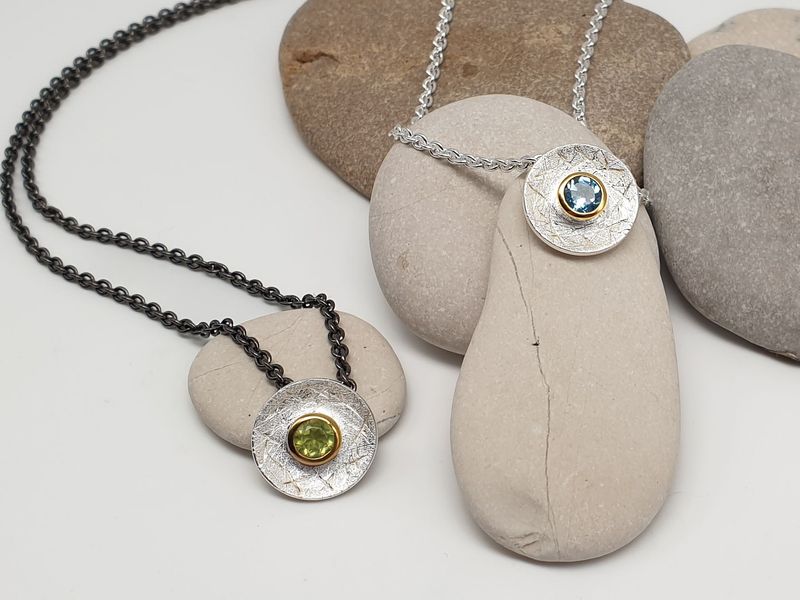 Girocollo con ciondolo Tondino in argento 925/000 satinato e pietre naturali