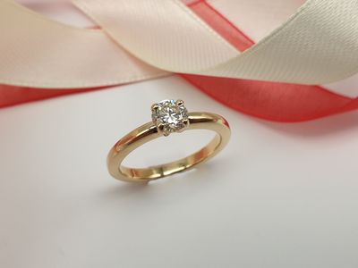 Solitario in oro giallo Diamante Naturale ct 0.60