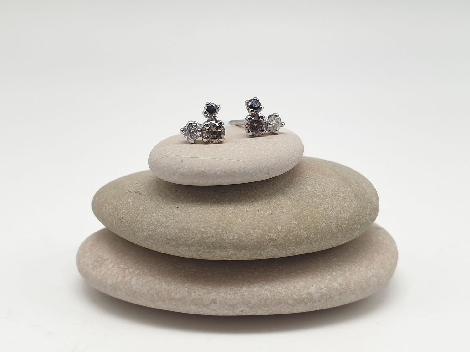Orecchini Trilogy Black, White & Brown in Oro 750/000 (18ct)