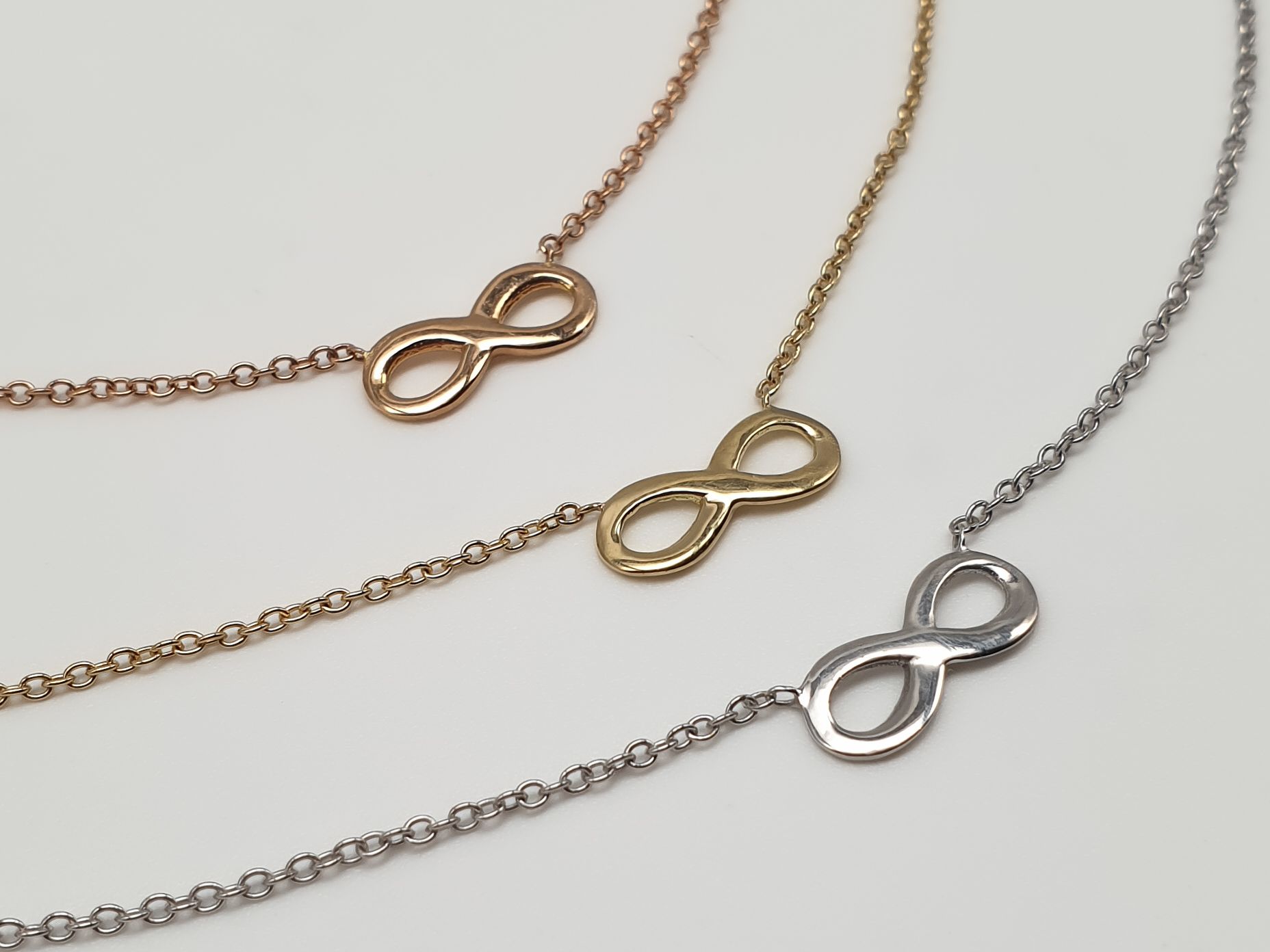 Girocollo Infinito in oro 750/000
