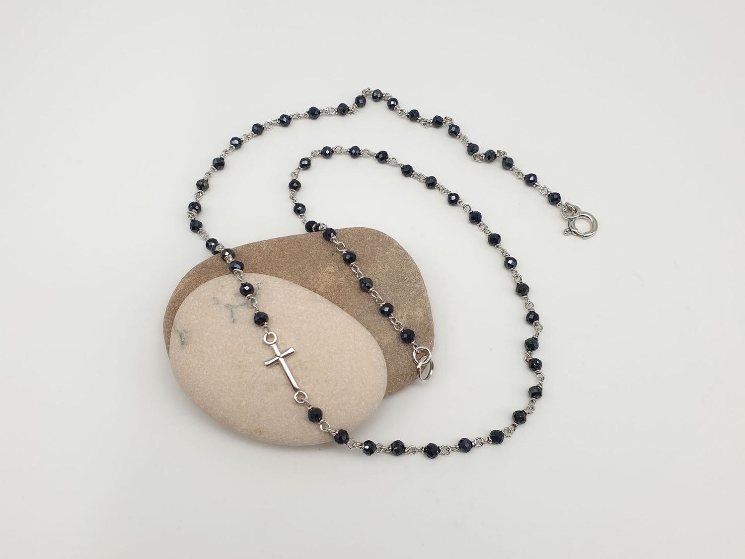 Rosario di spinello nero con croce in argento 925/000 Rosario di spinello nero con croce in argento 925/000