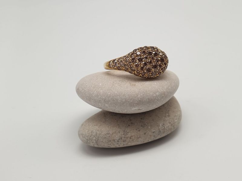 Anello in oro giallo con pavé di diamanti brown naturali ct 1.68