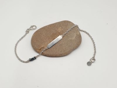 Bracciale in Argento per lui con piastra rettangolare e spienlli naturali Bracciale in Argento per lui con piastra rettangolare e spienlli naturali