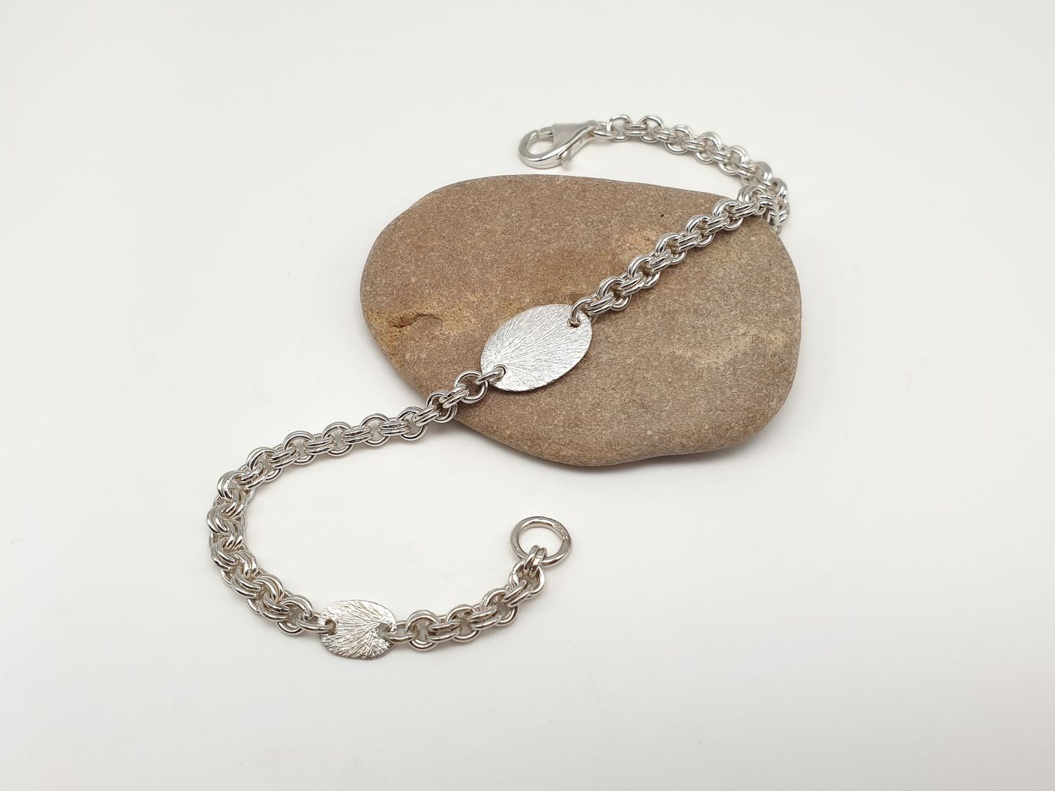 Bracciale in Argento per lui con piastre ovali satinate Bracciale in Argento per lui con piastre ovali satinate