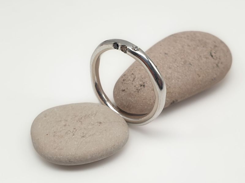 Anello in argento 925/000 con tre diamanti naturali