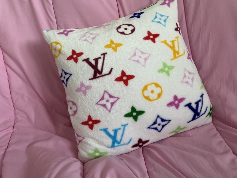 Louis pillow