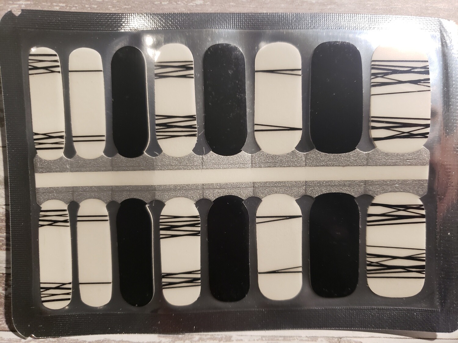 527- Black Lines