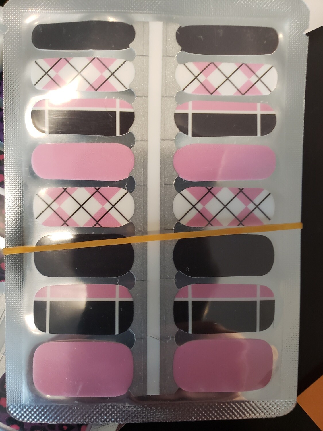 490- Pink Black Argyle