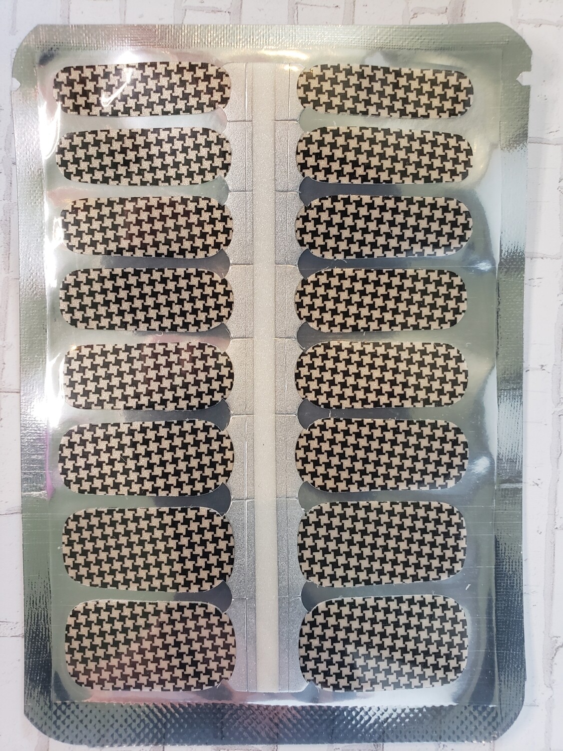 591- Black, White Hounds Tooth
