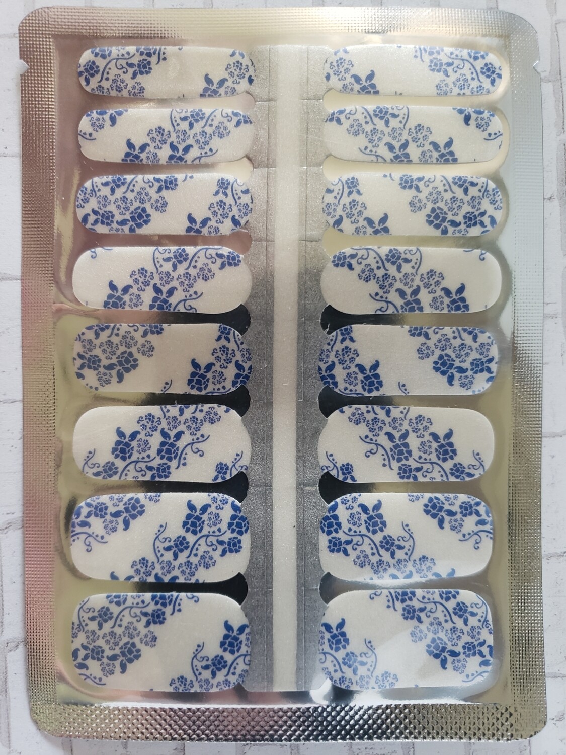 360- White Blue Flowers Pearl